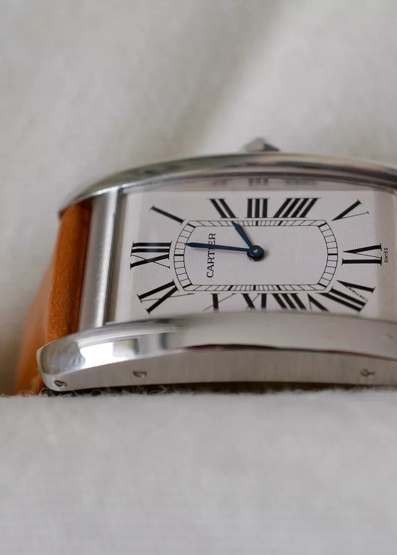 Side profile Cartier Tank Américaine