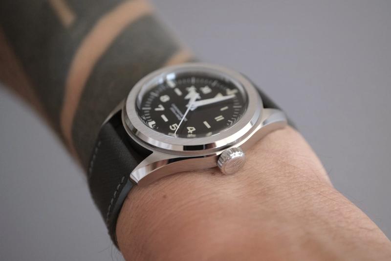 Serica 6190 on 17.5 cm (6.9 in) wrist.