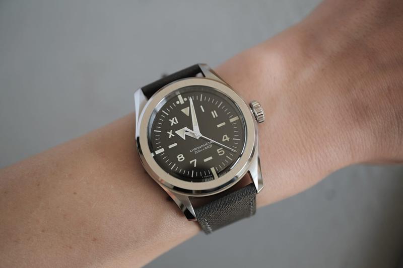 Serica 6190 on 14.5 cm (5.7 in) wrist.