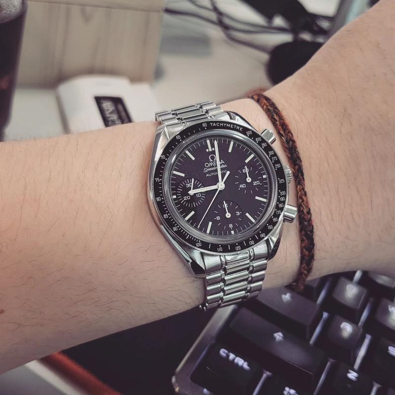 Black dial with printed white indices. White hands. This model uses a sapphire crystal instead of hesalite. Discontinued in 2010. Omega Speedmaster Reduced 3539.50.00