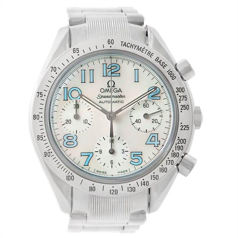 “Mother of Pearl” light dial with steel polished tachymètre bezel. Red arabic numbers next to the hour indices. Silver hands. Omega Speedmaster Reduced 3534.71.00