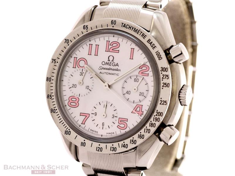 “Mother of Pearl” light dial with steel polished tachymètre bezel. Pink arabic numbers next to the hour indices. Silver hands. Omega Speedmaster Reduced 3834.74.34